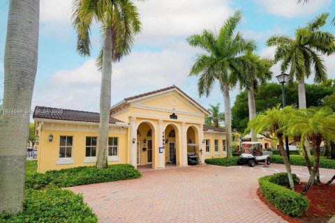 Townhouse in Miami, Florida 4 bedrooms, 184.41 sq.m. № 2040930 - photo 19