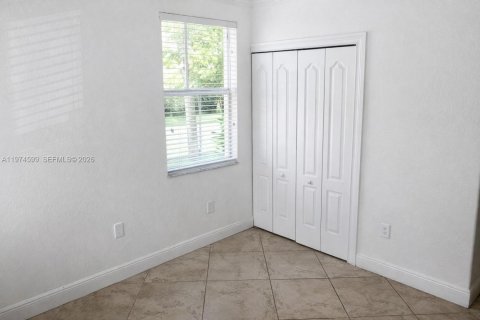 Townhouse in Miami, Florida 4 bedrooms, 184.41 sq.m. № 2040930 - photo 5