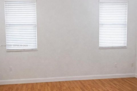 Townhouse in Miami, Florida 4 bedrooms, 184.41 sq.m. № 2040930 - photo 3