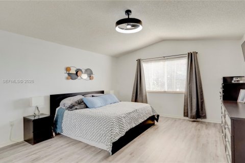 House in Pembroke Pines, Florida 3 bedrooms № 2146460 - photo 24