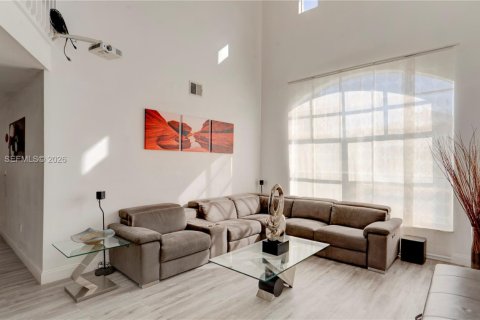 House in Pembroke Pines, Florida 3 bedrooms № 2146460 - photo 5