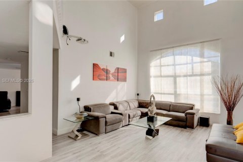 House in Pembroke Pines, Florida 3 bedrooms № 2146460 - photo 4