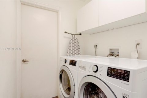 House in Pembroke Pines, Florida 3 bedrooms № 2146460 - photo 23