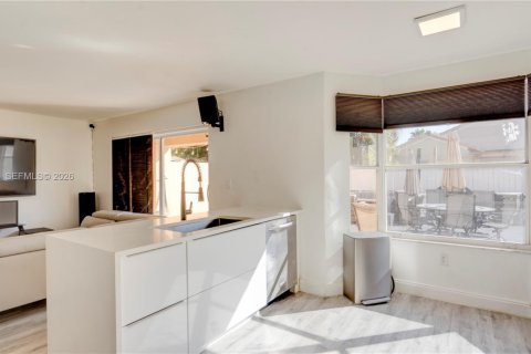 House in Pembroke Pines, Florida 3 bedrooms № 2146460 - photo 19