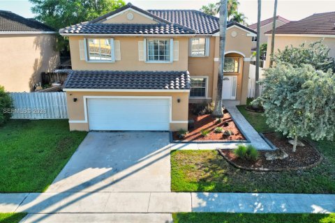 House in Pembroke Pines, Florida 3 bedrooms № 2146460