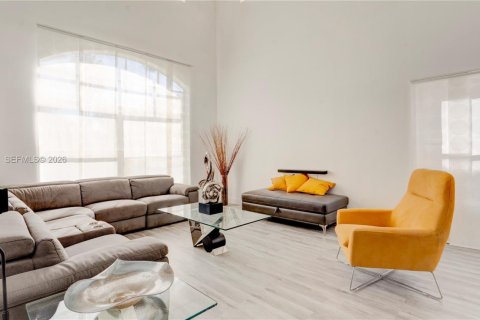 House in Pembroke Pines, Florida 3 bedrooms № 2146460 - photo 8