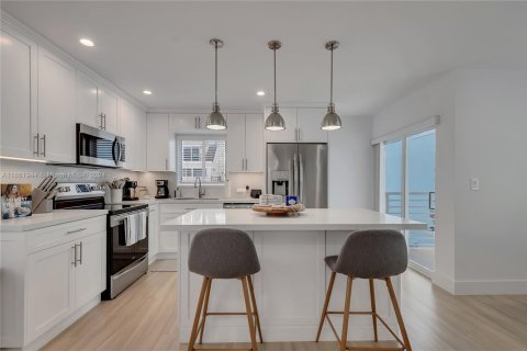 Condo in Key Largo, Florida, 3 bedrooms  № 1977763 - photo 8