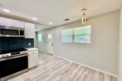 Villa ou maison à louer à Tampa, Floride: 3 chambres, 89.74 m2 № 2167176 - photo 15