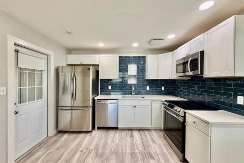 Villa ou maison à louer à Tampa, Floride: 3 chambres, 89.74 m2 № 2167176 - photo 12