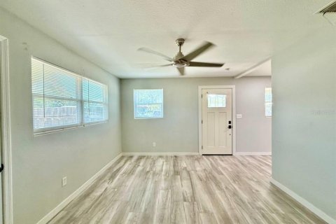 Villa ou maison à louer à Tampa, Floride: 3 chambres, 89.74 m2 № 2167176 - photo 6