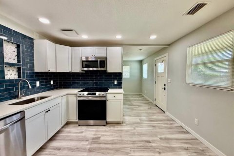 Villa ou maison à louer à Tampa, Floride: 3 chambres, 89.74 m2 № 2167176 - photo 14