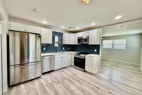 Villa ou maison à louer à Tampa, Floride: 3 chambres, 89.74 m2 № 2167176 - photo 13