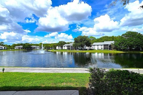 Condo in Tarpon Springs, Florida, 2 bedrooms  № 1900764 - photo 1