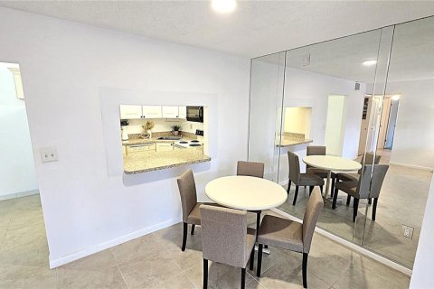 Condo in Tarpon Springs, Florida, 2 bedrooms  № 1900764 - photo 16