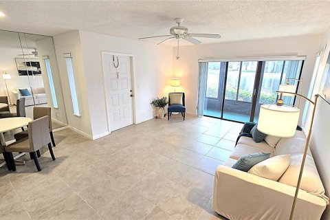 Condo in Tarpon Springs, Florida, 2 bedrooms  № 1900764 - photo 8