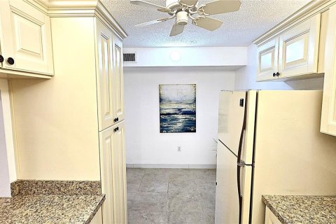 Condo in Tarpon Springs, Florida, 2 bedrooms  № 1900764 - photo 21