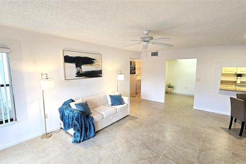 Condo in Tarpon Springs, Florida, 2 bedrooms  № 1900764 - photo 14