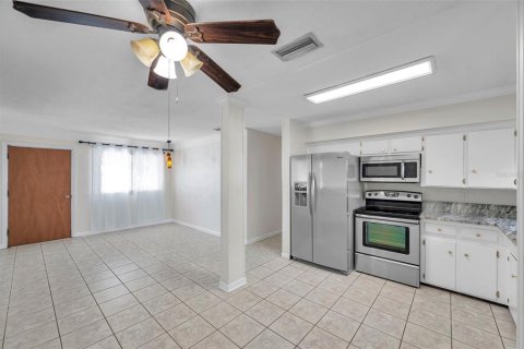 Villa ou maison à vendre à Kenneth City, Floride: 3 chambres, 99.78 m2 № 1774036 - photo 4