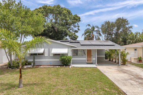 Villa ou maison à vendre à Kenneth City, Floride: 3 chambres, 99.78 m2 № 1774036 - photo 1