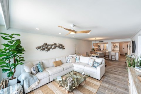 Condo in Jensen Beach, Florida, 2 bedrooms  № 2078184 - photo 11