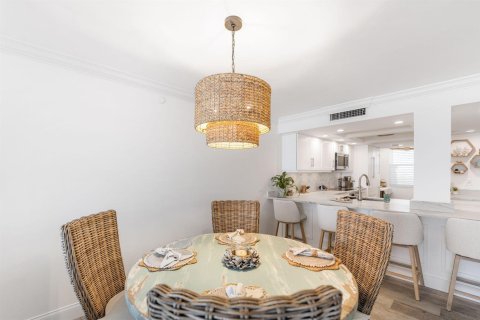 Condo in Jensen Beach, Florida, 2 bedrooms  № 2078184 - photo 20