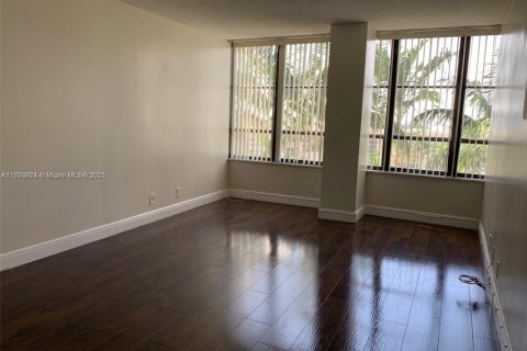 Condo in Hallandale Beach, Florida, 1 bedroom  № 1863985 - photo 8