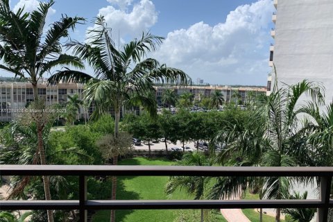 Condo in Hallandale Beach, Florida, 1 bedroom  № 1863985 - photo 17