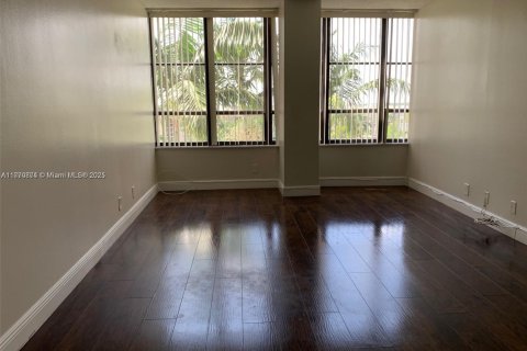 Condo in Hallandale Beach, Florida, 1 bedroom  № 1863985 - photo 7