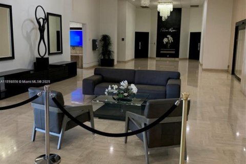 Condo in Hallandale Beach, Florida, 1 bedroom  № 1863985 - photo 3