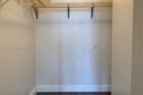 Condo in Hallandale Beach, Florida, 1 bedroom  № 1863985 - photo 13