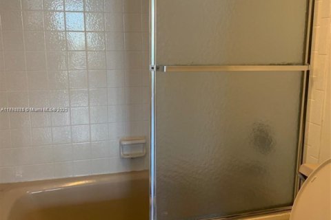 Condo in Hallandale Beach, Florida, 1 bedroom  № 1863985 - photo 14