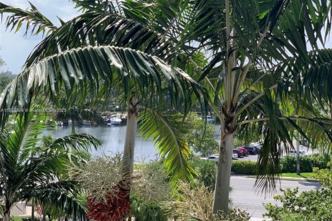 Condo in Hallandale Beach, Florida, 1 bedroom  № 1863985 - photo 15