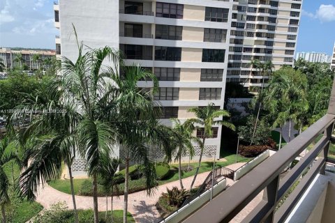 Condo in Hallandale Beach, Florida, 1 bedroom  № 1863985 - photo 16
