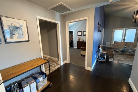 Commercial property in Tampa, Florida 184.69 sq.m. № 2319162 - photo 14