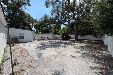 Commercial property in Tampa, Florida 184.69 sq.m. № 2319162 - photo 5
