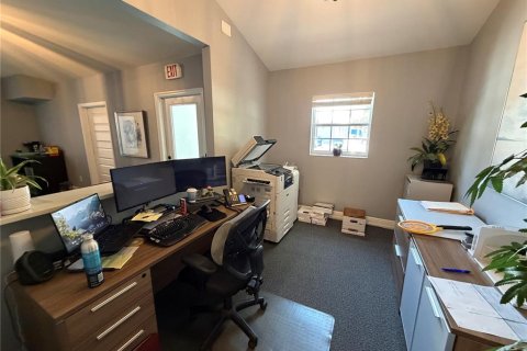 Commercial property in Tampa, Florida 184.69 sq.m. № 2319162 - photo 17
