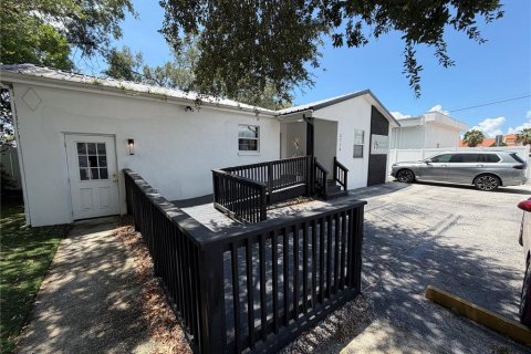 Commercial property in Tampa, Florida 184.69 sq.m. № 2319162 - photo 7