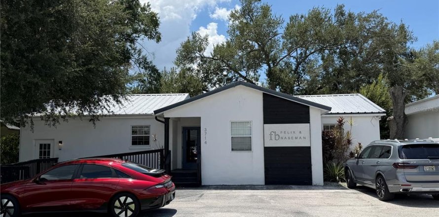 Commercial property in Tampa, Florida 184.69 sq.m. № 2319162