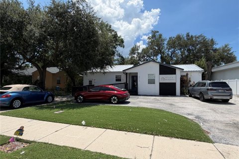 Commercial property in Tampa, Florida 184.69 sq.m. № 2319162 - photo 3