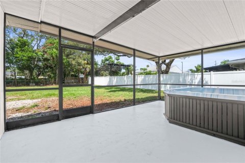 Villa ou maison à vendre à Belleair Bluffs, Floride: 3 chambres, 121.61 m2 № 1909926 - photo 14
