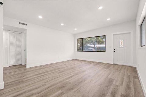 Villa ou maison à vendre à Belleair Bluffs, Floride: 3 chambres, 121.61 m2 № 1909926 - photo 8