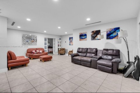Villa ou maison à vendre à Miami, Floride: 3 chambres, 179.39 m2 № 1976002 - photo 4