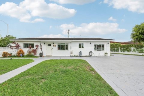 Villa ou maison à vendre à Miami, Floride: 3 chambres, 179.39 m2 № 1976002 - photo 2