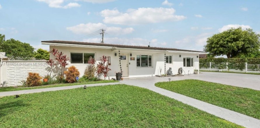 Villa ou maison à Miami, Floride 3 chambres, 179.39 m2 № 1976002