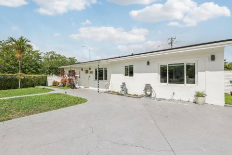 Villa ou maison à vendre à Miami, Floride: 3 chambres, 179.39 m2 № 1976002 - photo 3