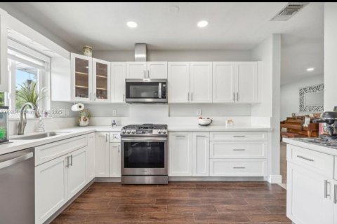 Villa ou maison à vendre à Miami, Floride: 3 chambres, 179.39 m2 № 1976002 - photo 5