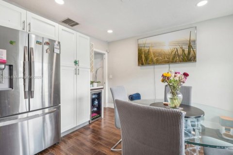 Villa ou maison à vendre à Miami, Floride: 3 chambres, 179.39 m2 № 1976002 - photo 7