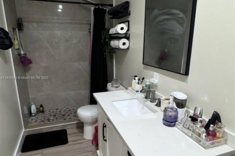 Villa ou maison à vendre à Miami, Floride: 3 chambres, 179.39 m2 № 1976002 - photo 14