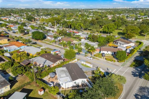 Villa ou maison à vendre à Miami, Floride: 3 chambres, 179.39 m2 № 1976002 - photo 18