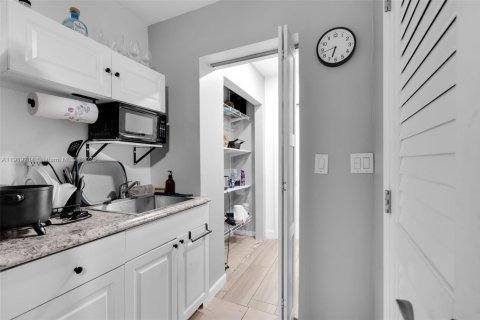 Villa ou maison à vendre à Miami, Floride: 3 chambres, 179.39 m2 № 1976002 - photo 10